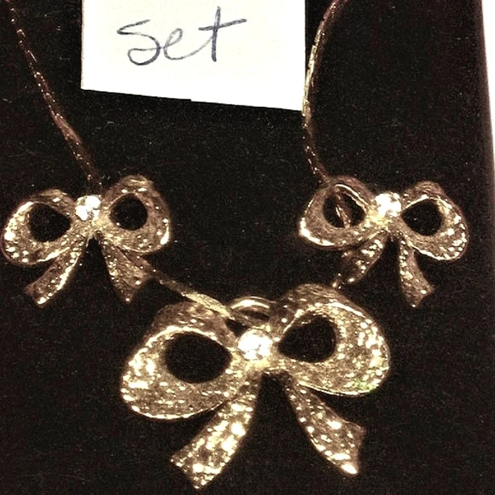 Lot of 2: Gold Bows Pin & Necklace